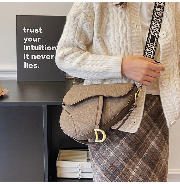 Fashionable and Trendy Women's Saddle Bag with Armpit Strap, 2025 Cross-border New Design, Exclusive and Casual Single Bag
