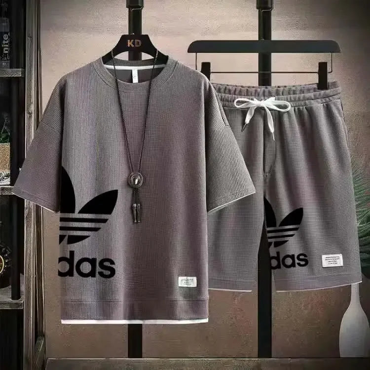 Summer 2025 New men's casual short-sleeved T-shirt and sports shorts 2-piece set, fashionable and breathable men's jogging suit