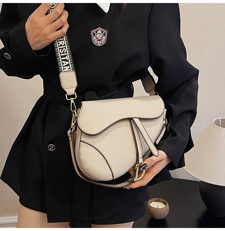 Fashionable and Trendy Women's Saddle Bag with Armpit Strap, 2025 Cross-border New Design, Exclusive and Casual Single Bag