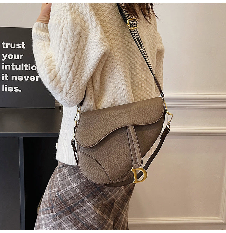 Fashionable and Trendy Women's Saddle Bag with Armpit Strap, 2025 Cross-border New Design, Exclusive and Casual Single Bag