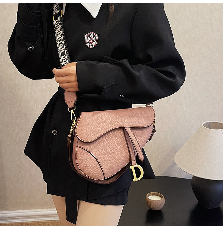 Fashionable and Trendy Women's Saddle Bag with Armpit Strap, 2025 Cross-border New Design, Exclusive and Casual Single Bag