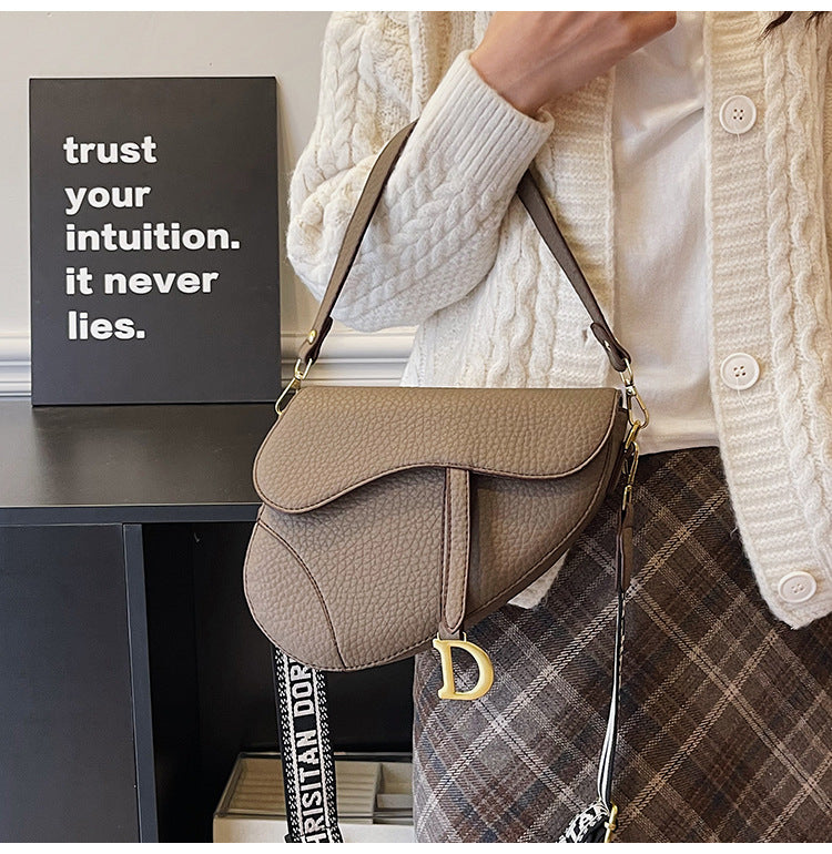 Fashionable and Trendy Women's Saddle Bag with Armpit Strap, 2025 Cross-border New Design, Exclusive and Casual Single Bag