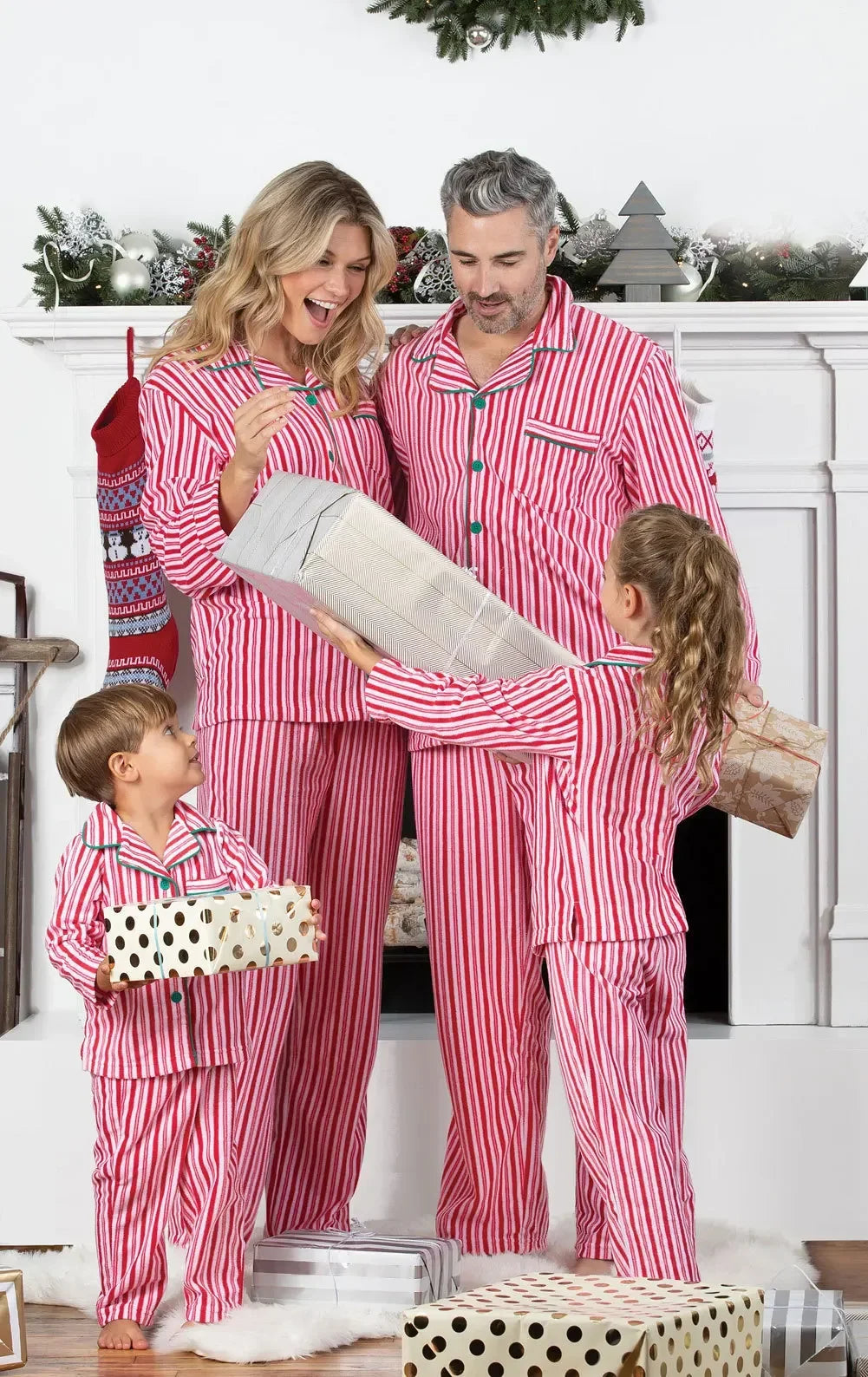 Family Christmas Pajamas Set Striped Print Mother Kids Matching Clothes Button Shirt+Trousers Children Clothing Xmas Look Pijama